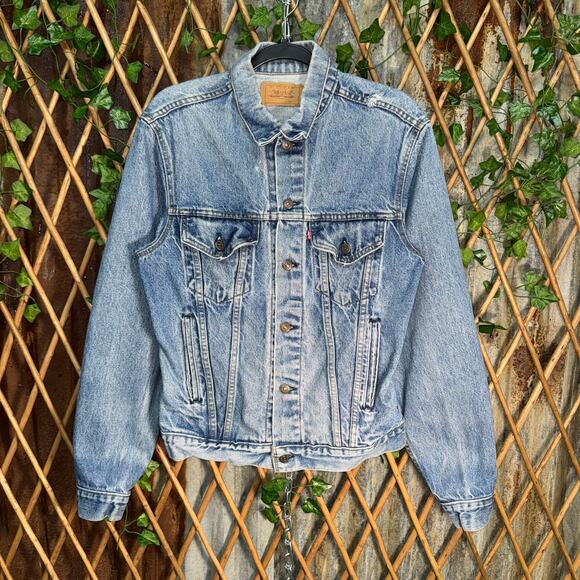 Vintage Y2K 90s light wash faded denim Levis trucker jacket - Picture 1 of 4
